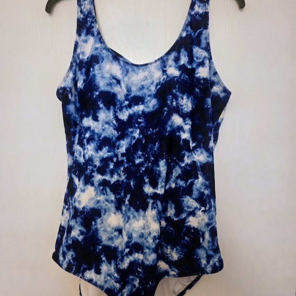 Blue‎ tie-dye print swimsuit with criss cross straps Size XXL